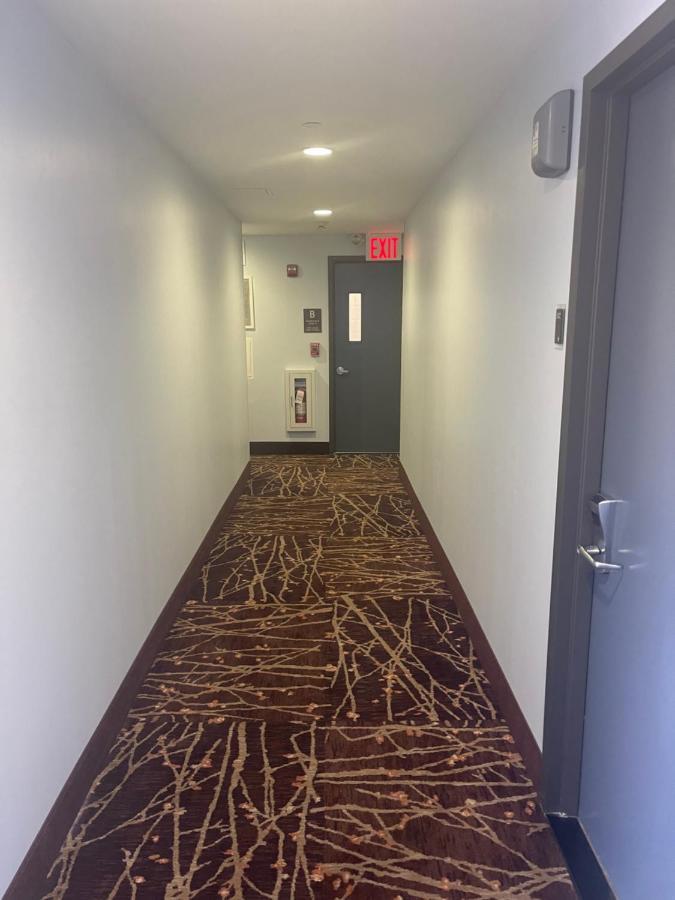 Days Inn By Wyndham Brooklyn Borough Park Нью-Йорк Экстерьер фото