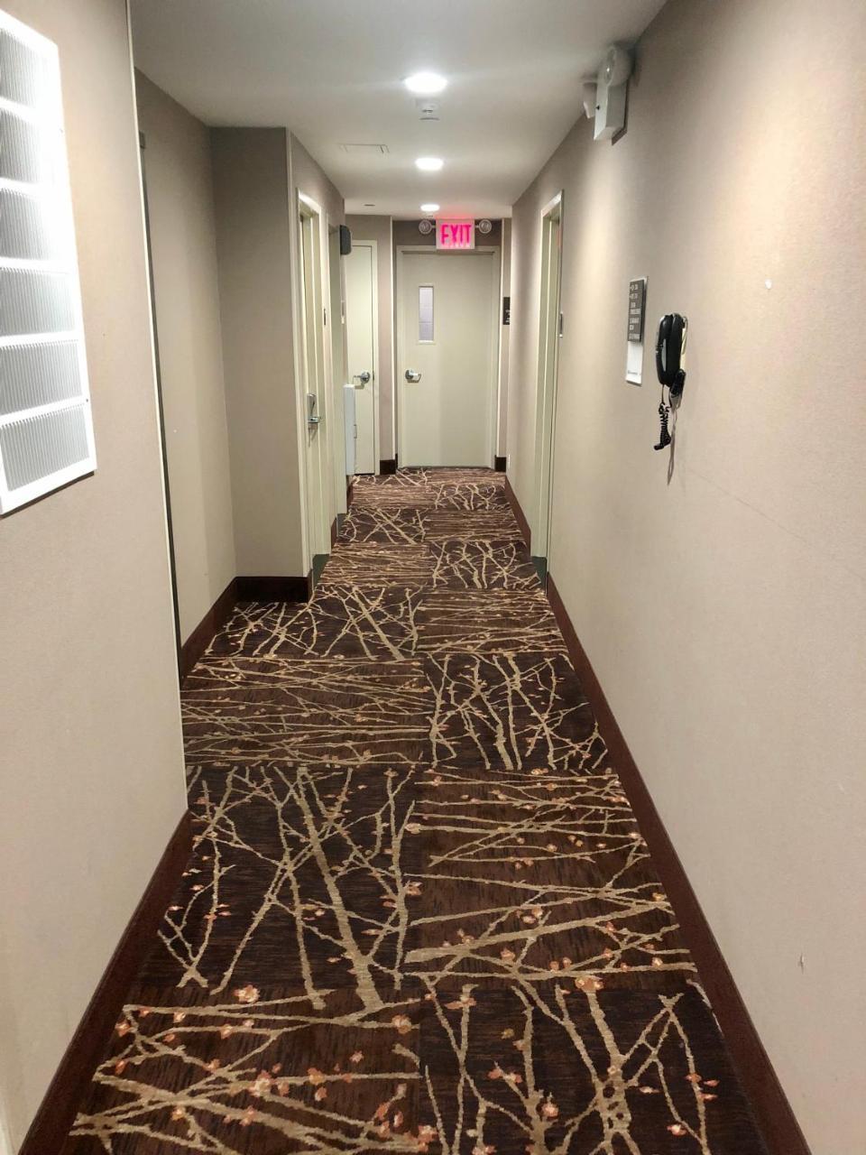 Days Inn By Wyndham Brooklyn Borough Park Нью-Йорк Экстерьер фото