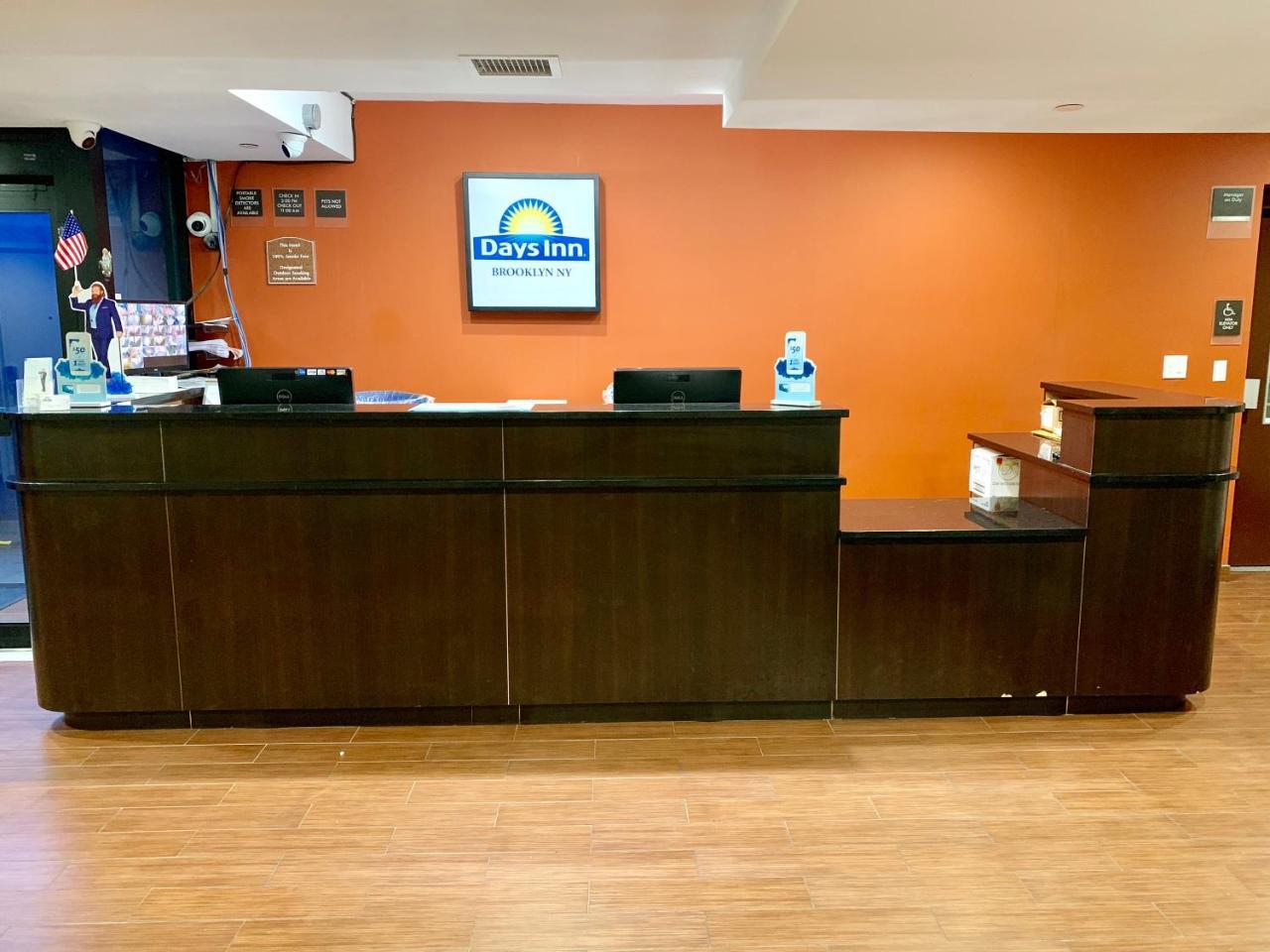 Days Inn By Wyndham Brooklyn Borough Park Нью-Йорк Экстерьер фото